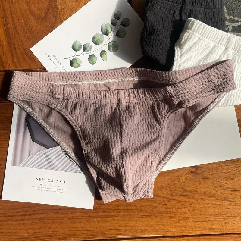 Men's triangle underwear briefs in pure cotton with mid-waist design and solid colour options