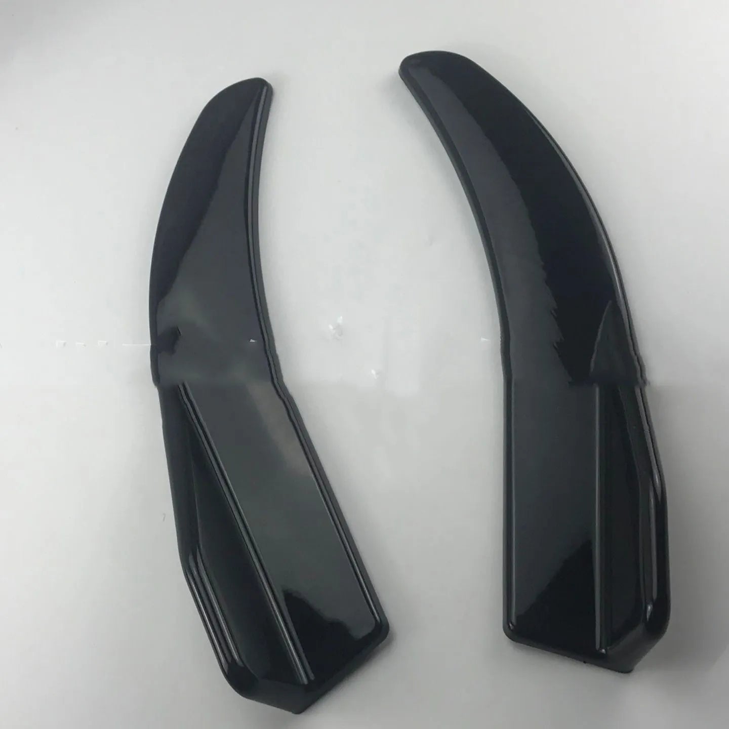Car deflector lights for General Motors vehicles in carbon fibre finish