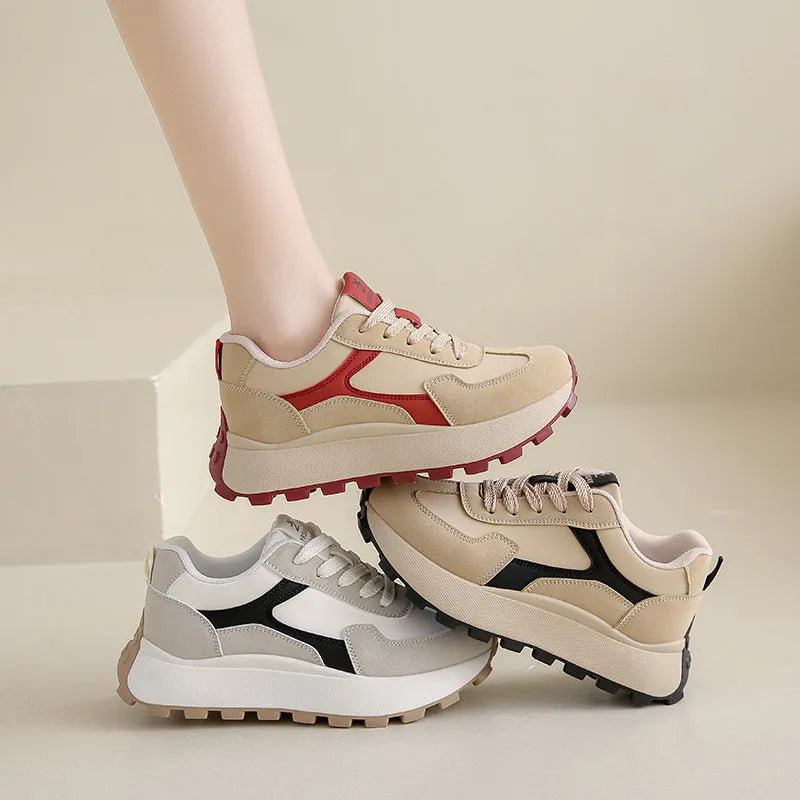 Women's low-top platform sports shoes in three colours with mesh lining and rubber soles