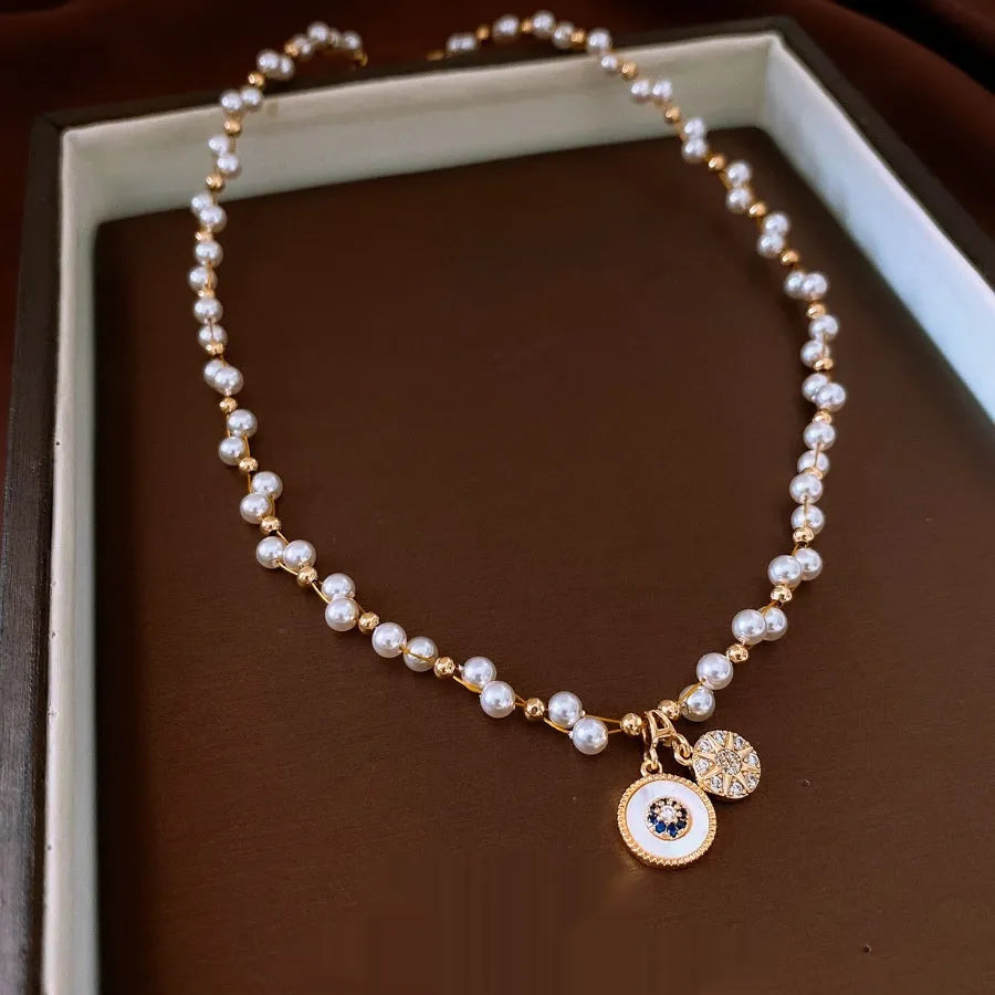 Golden-white clavicle necklace with round zircon-inlaid pendant on adjustable 41-50cm chain