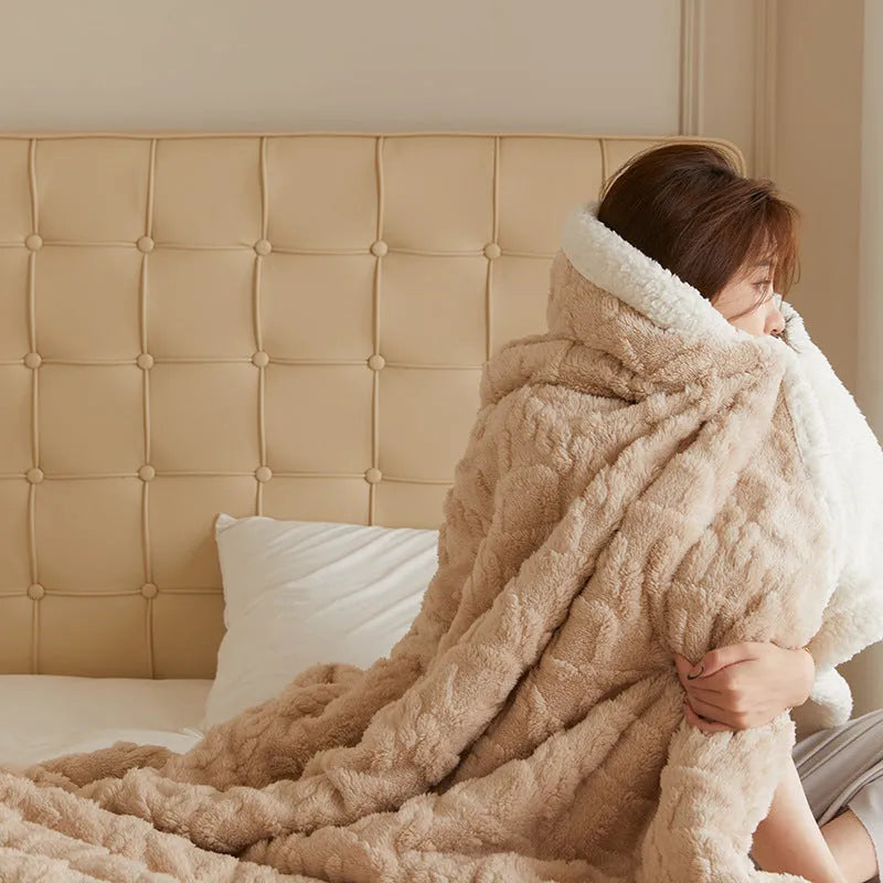 Beige thermal flannel winter blanket folded to show texture and 180x200cm size.