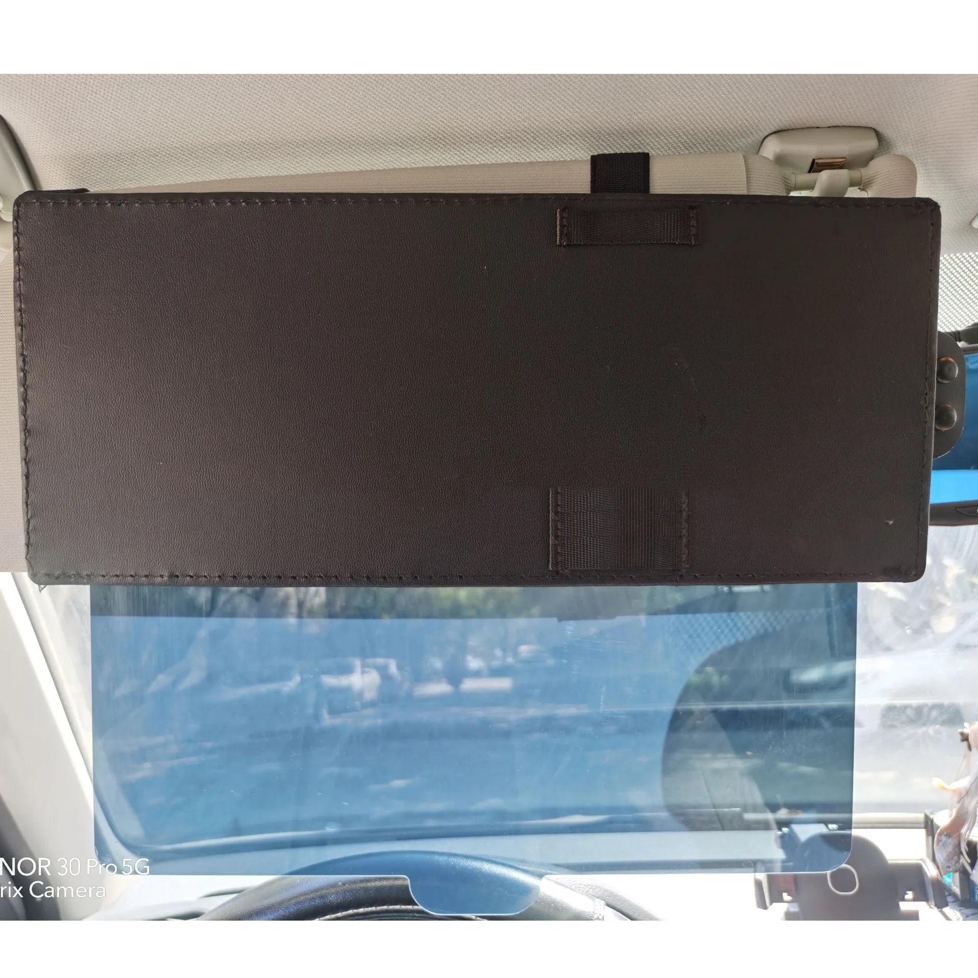 Portable retractable car sun visor in black PU leather, universal fit, 31cm width