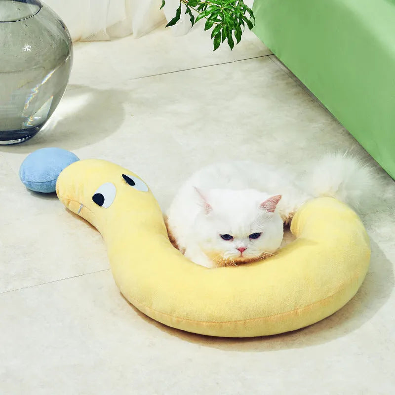 Blue or yellow rectangular pet pillow measuring 62x39 cm for cats and dogs