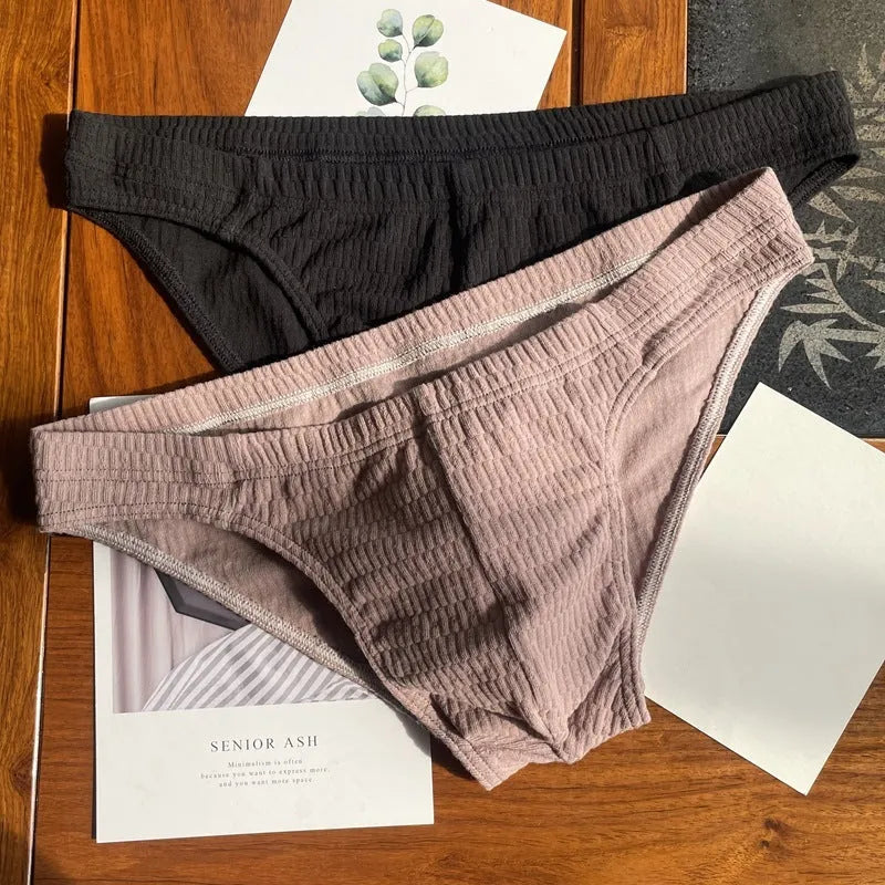 Men's triangle underwear briefs in pure cotton with mid-waist design and solid colour options