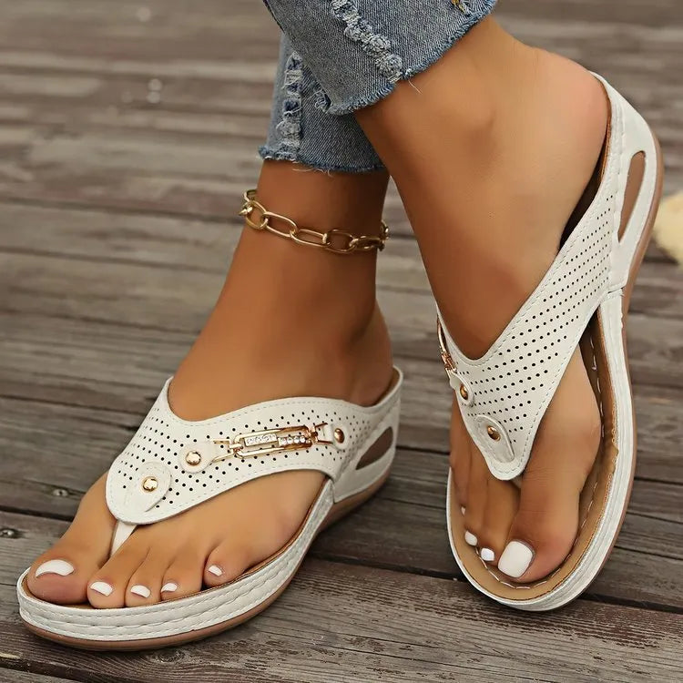 Women's retro-style flip-flop sandals in plus sizes with EVA sole and PU upper.