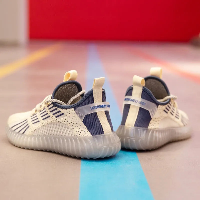 Men's white breathable flying fabric sports shoes with mesh lining and round toe.