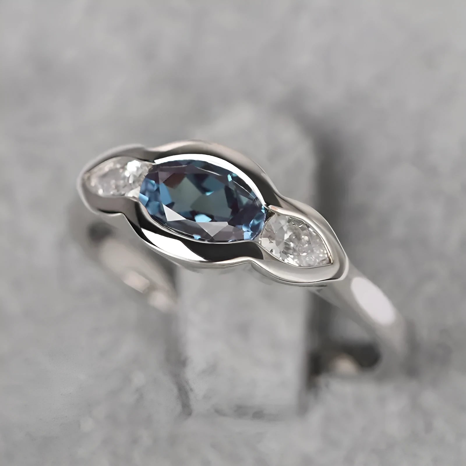 Geometric ellipse women's ring with inlaid zircon stones in Q941 white gold plating