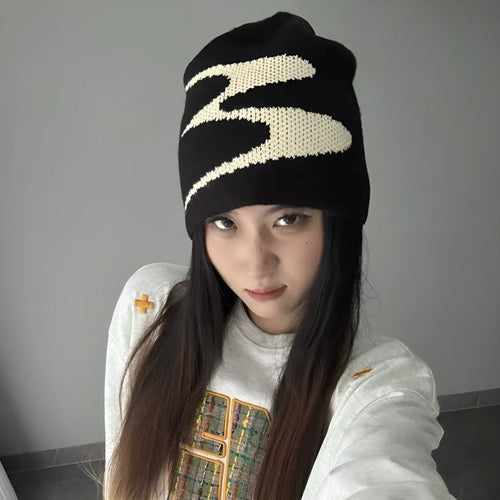 Acrylic thermal beanie hat in black, grey, or white colours for autumn and winter wear