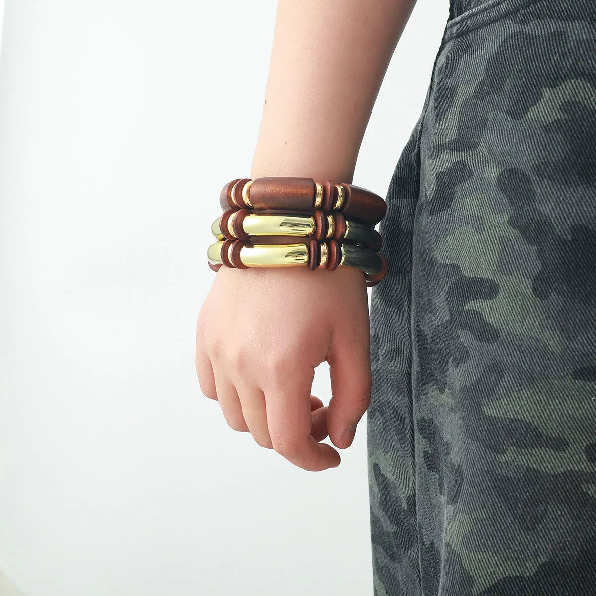 Women's multi-layer wooden necklace and bracelet set with alloy construction and European styling