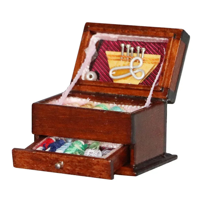 Small wooden vintage sewing machine ornament on a surface showing its 2.2cm height and double-layer colour details.