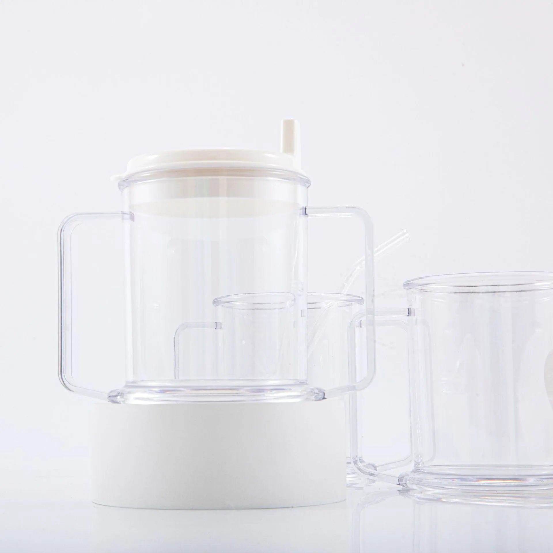 Transparent spill-proof drinking cup with 301-400ml capacity