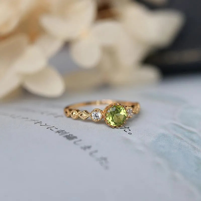 Geometric quadrilateral copper ring with imitation peridot in Japanese retro style