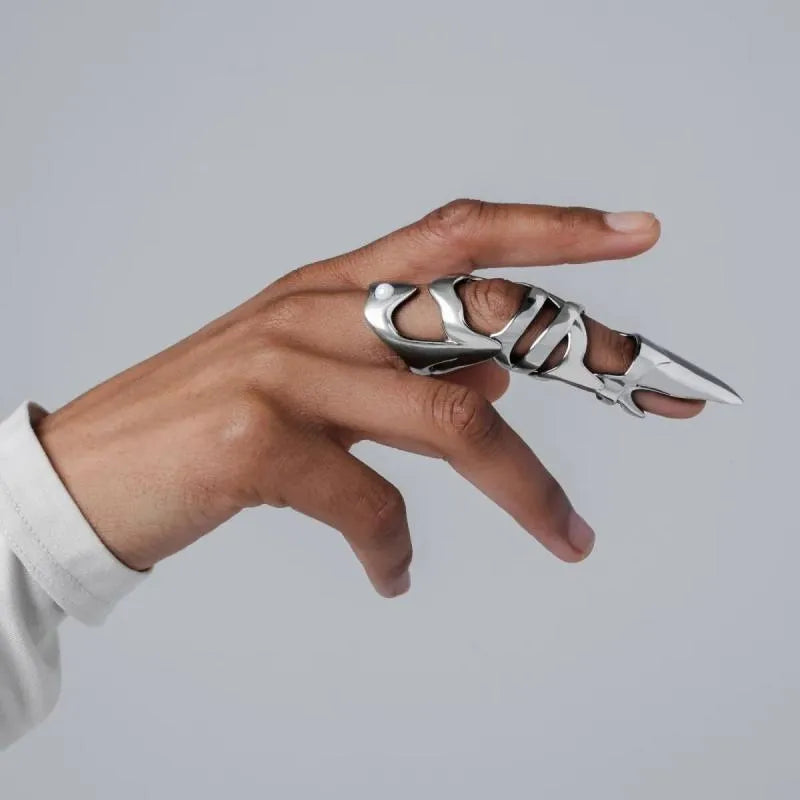 Silver punk armour finger stall, adjustable alloy metal ring for gothic fashion.