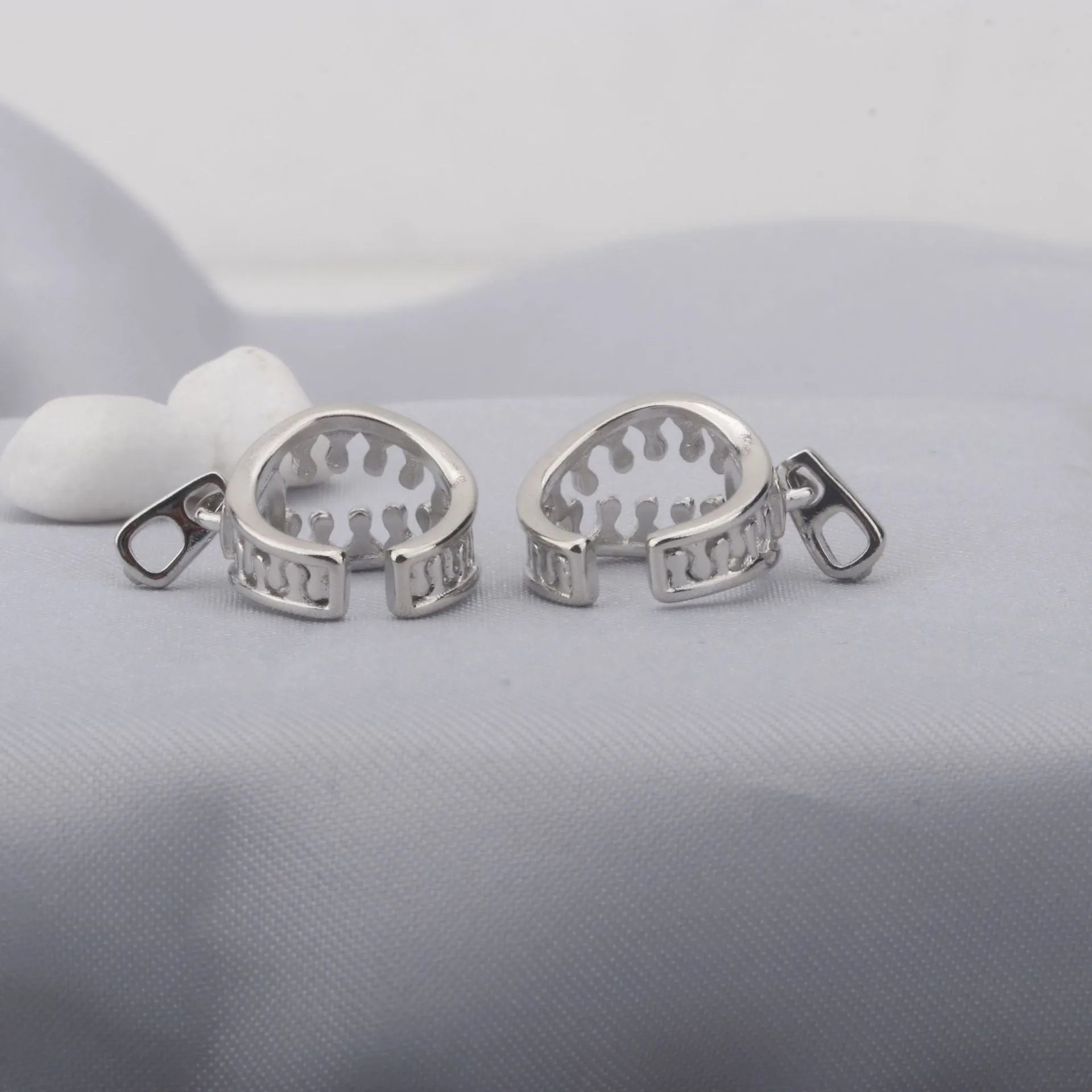 A pair of geometric copper clip-on earrings with linear design in colour ES862.