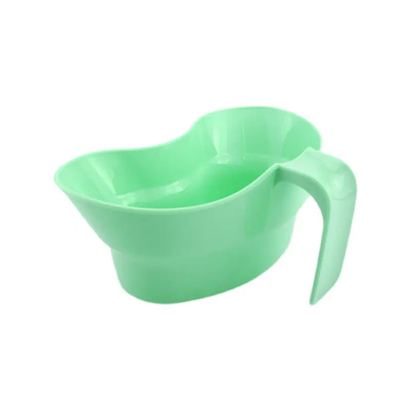 Green plastic gargle cup for bedridden elderly oral care