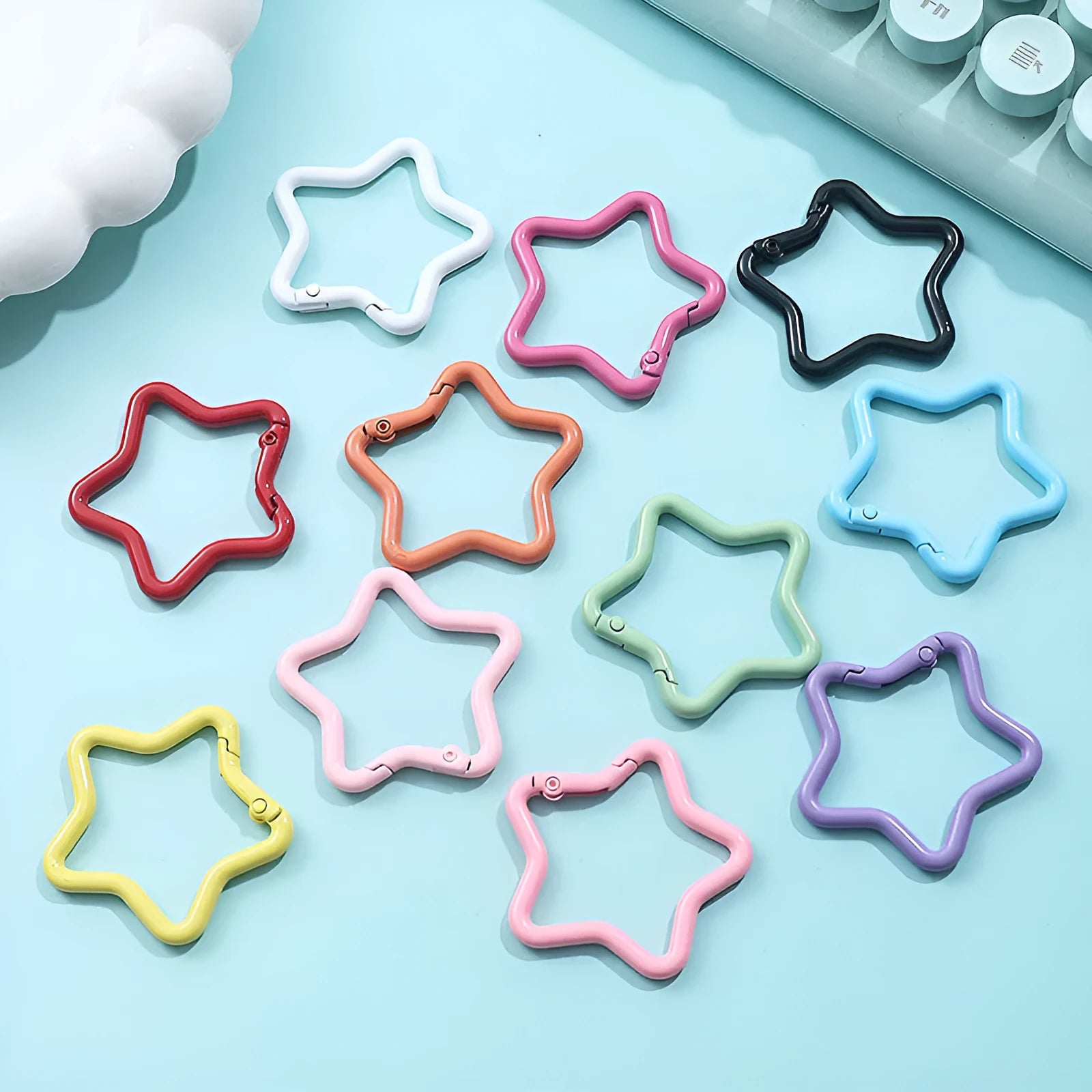 Zinc alloy five-pointed star keychain in multiple colour options for backpack or key decoration