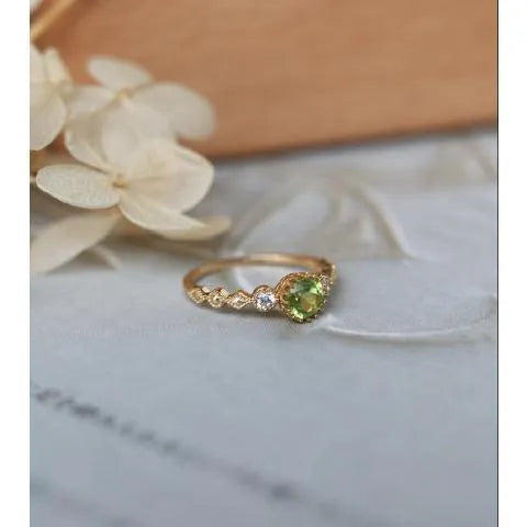 Geometric quadrilateral copper ring with imitation peridot in Japanese retro style