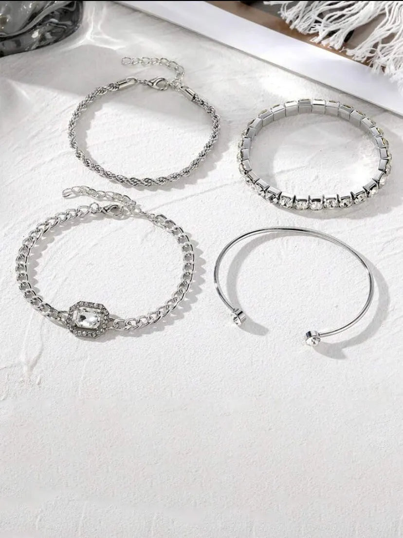 Women's retro geometric alloy jewellery 4-piece set with square diamond designs and chain detailing in gold or silver colour