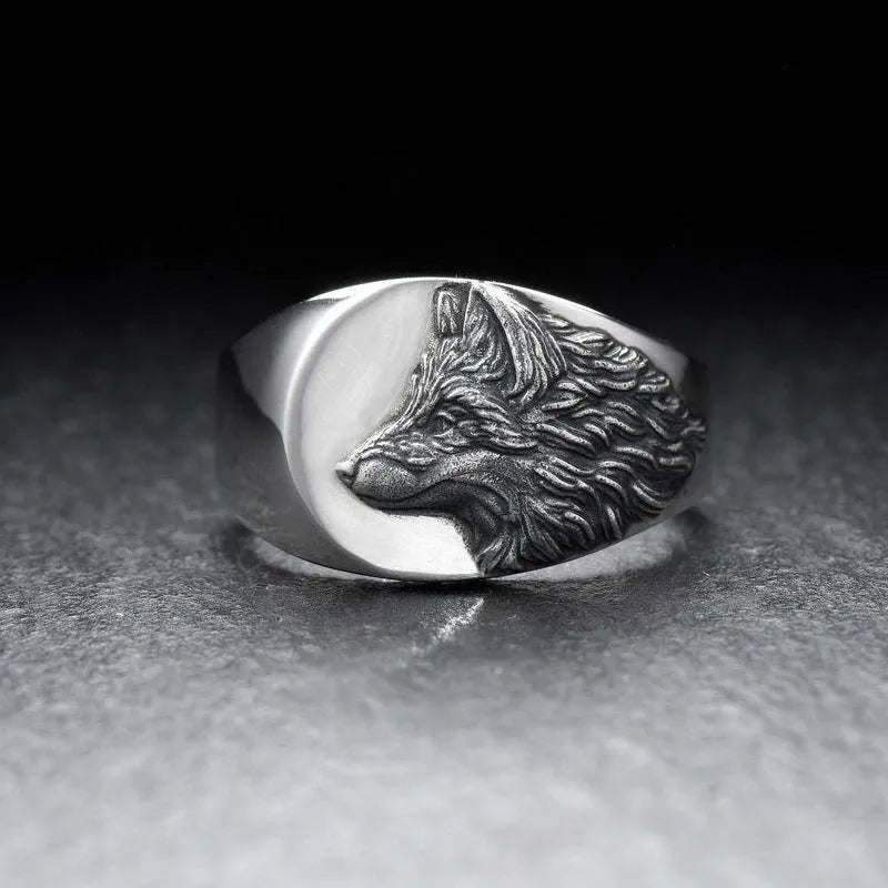 Men's silver geometric wolf head alloy ring shown on a finger, showcasing its retro design.