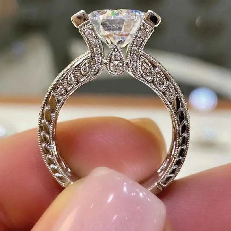 Geometric alloy fashion ring with round elements in gold or white electroplated finish