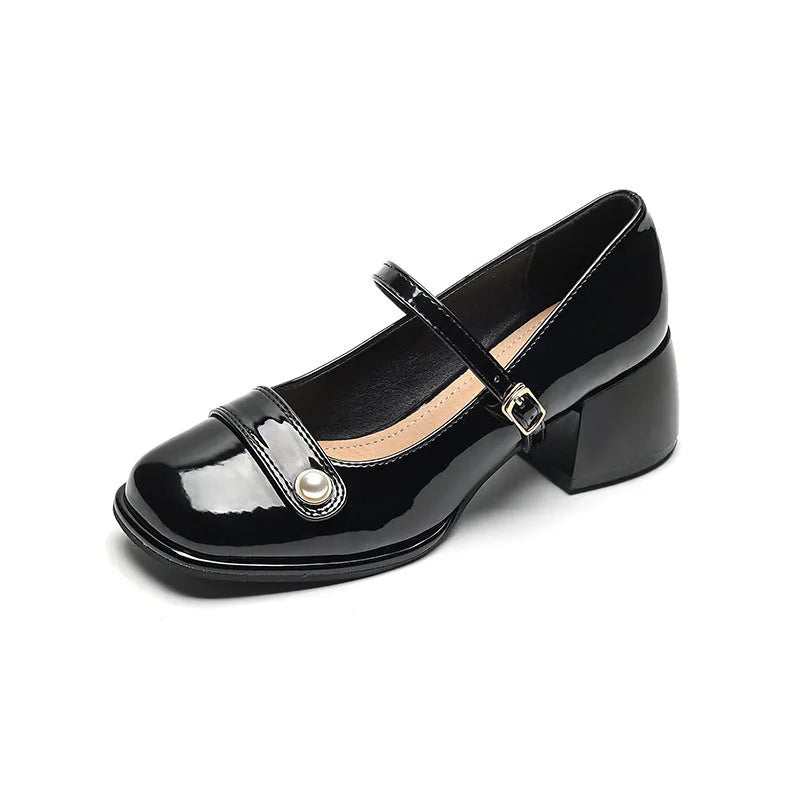 French-style chunky heel hiking pumps in patent leather with square toe and buckle