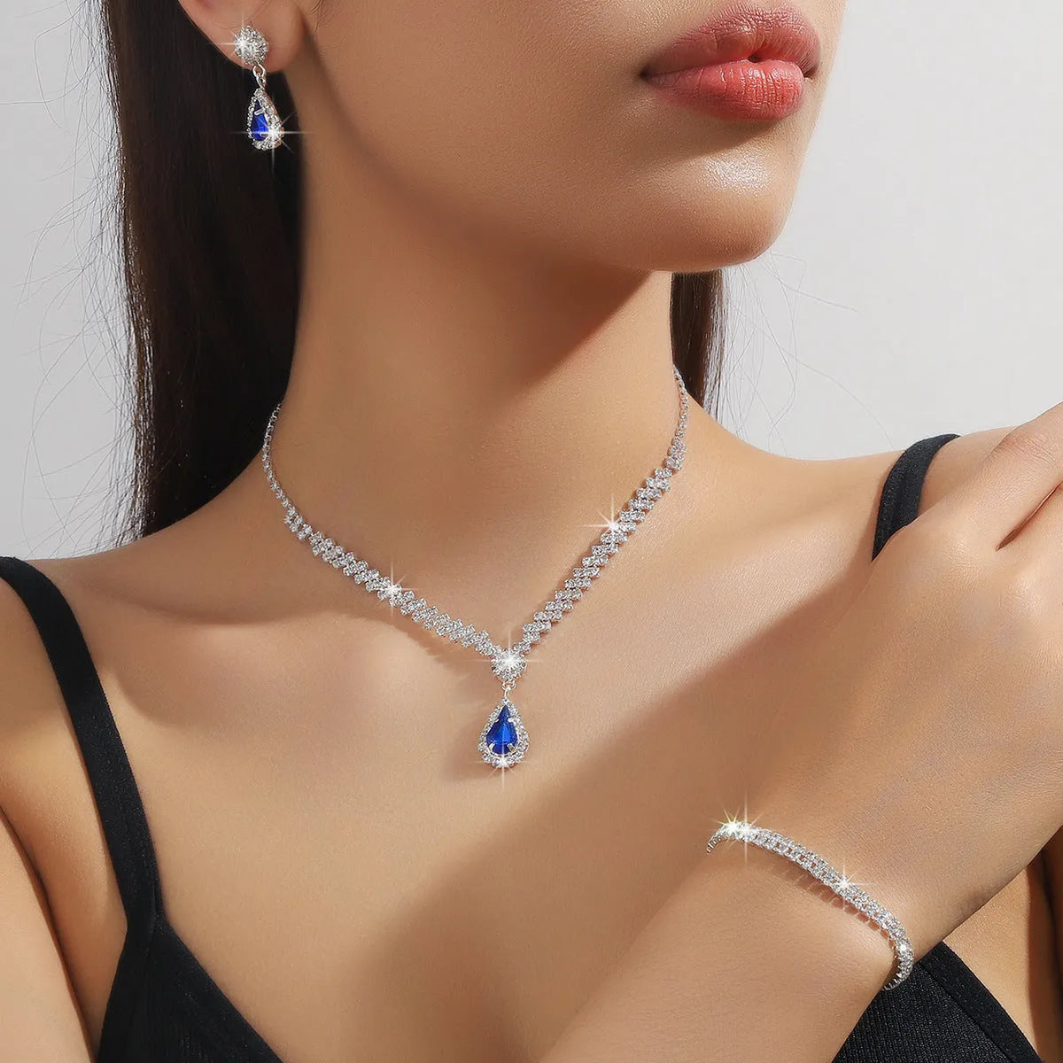Claw chain necklace and earrings set with drop-shaped rhinestones in choice of five colours