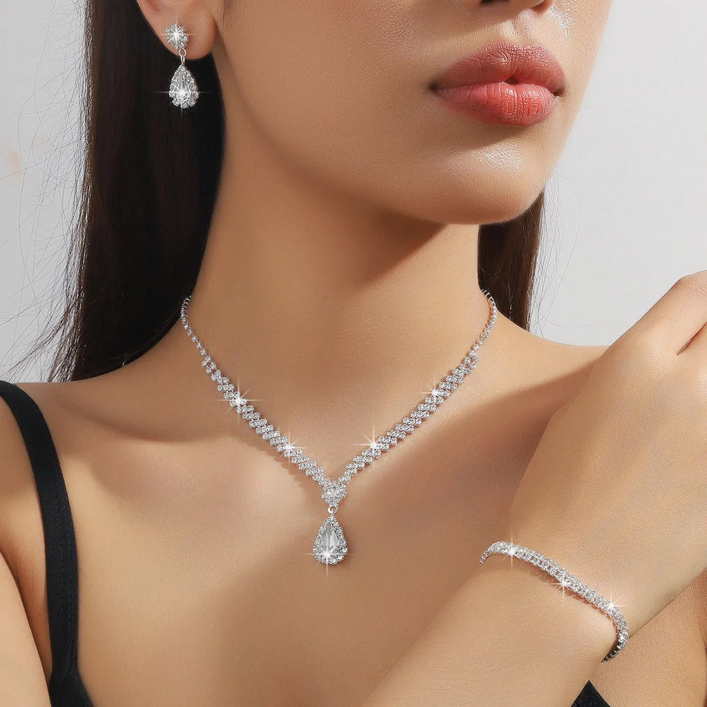 Claw chain necklace and earrings set with drop-shaped rhinestones in choice of five colours