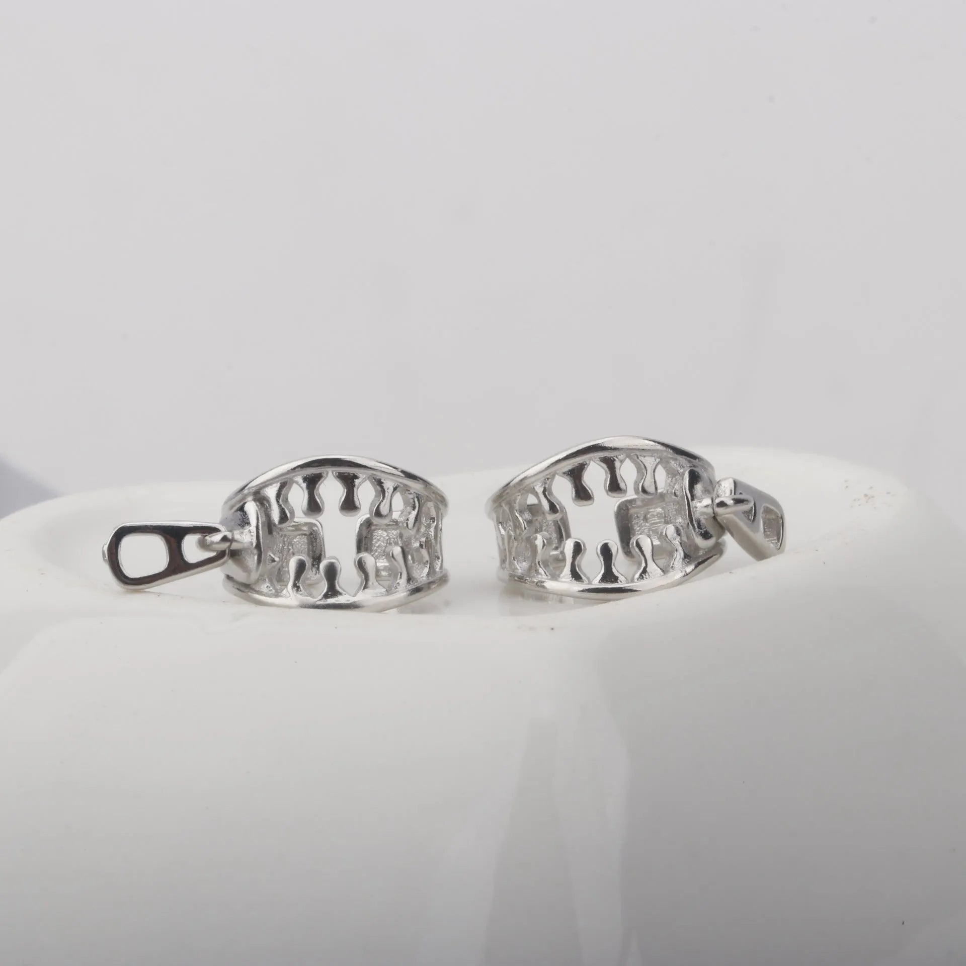 A pair of geometric copper clip-on earrings with linear design in colour ES862.