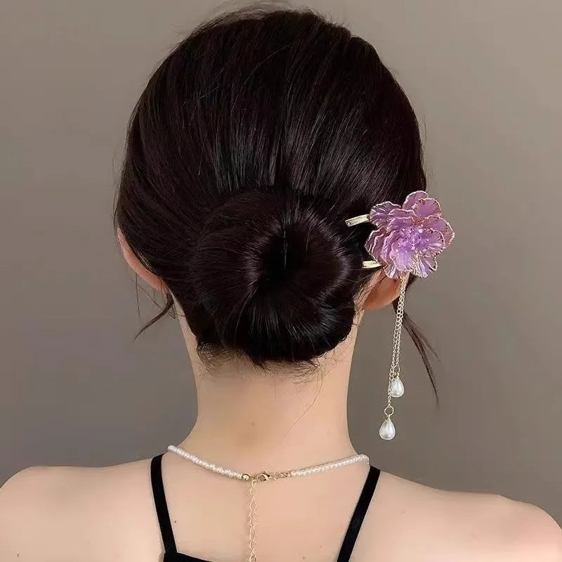 Purple and white peony flower U-shaped hairpin with tassel detail on alloy metal