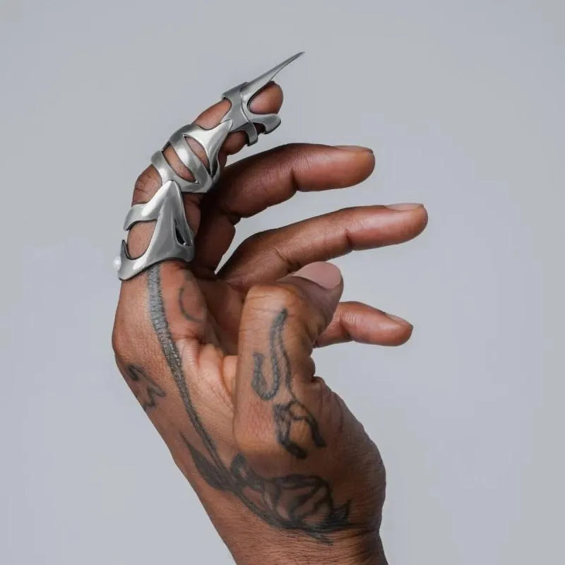Silver punk armour finger stall, adjustable alloy metal ring for gothic fashion.