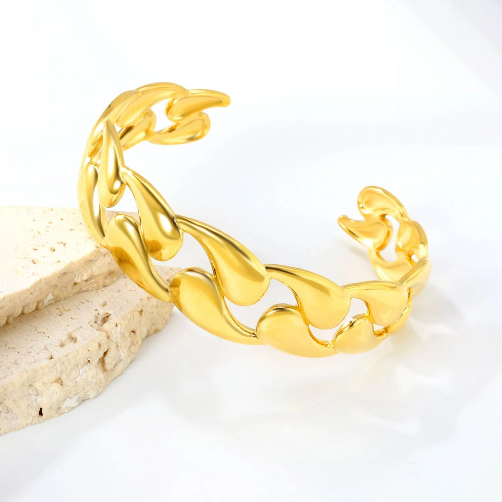Stainless steel bracelet with European styling in metallic finish