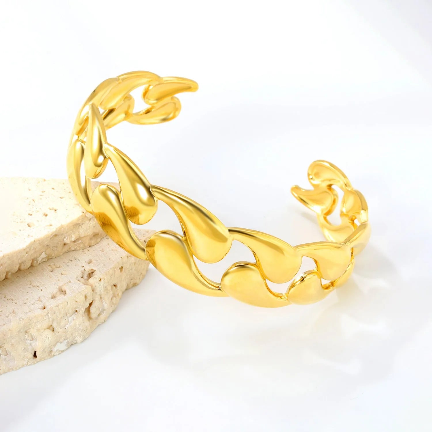 Stainless steel bracelet with European styling in metallic finish
