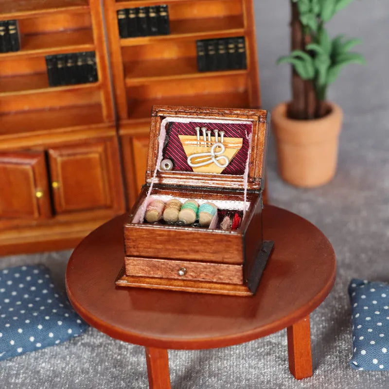 Small wooden vintage sewing machine ornament on a surface showing its 2.2cm height and double-layer colour details.