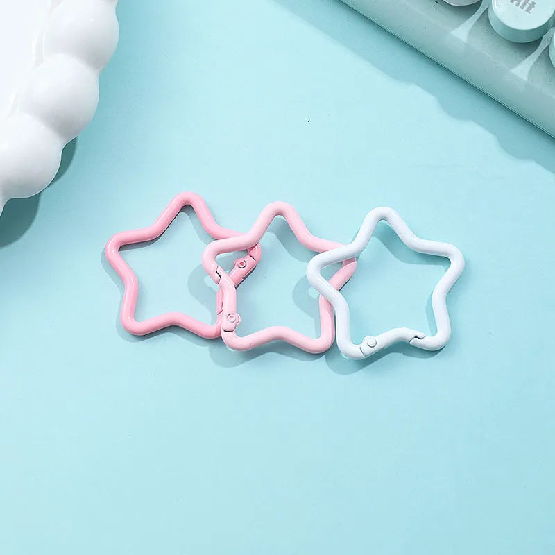 Zinc alloy five-pointed star keychain in multiple colour options for backpack or key decoration