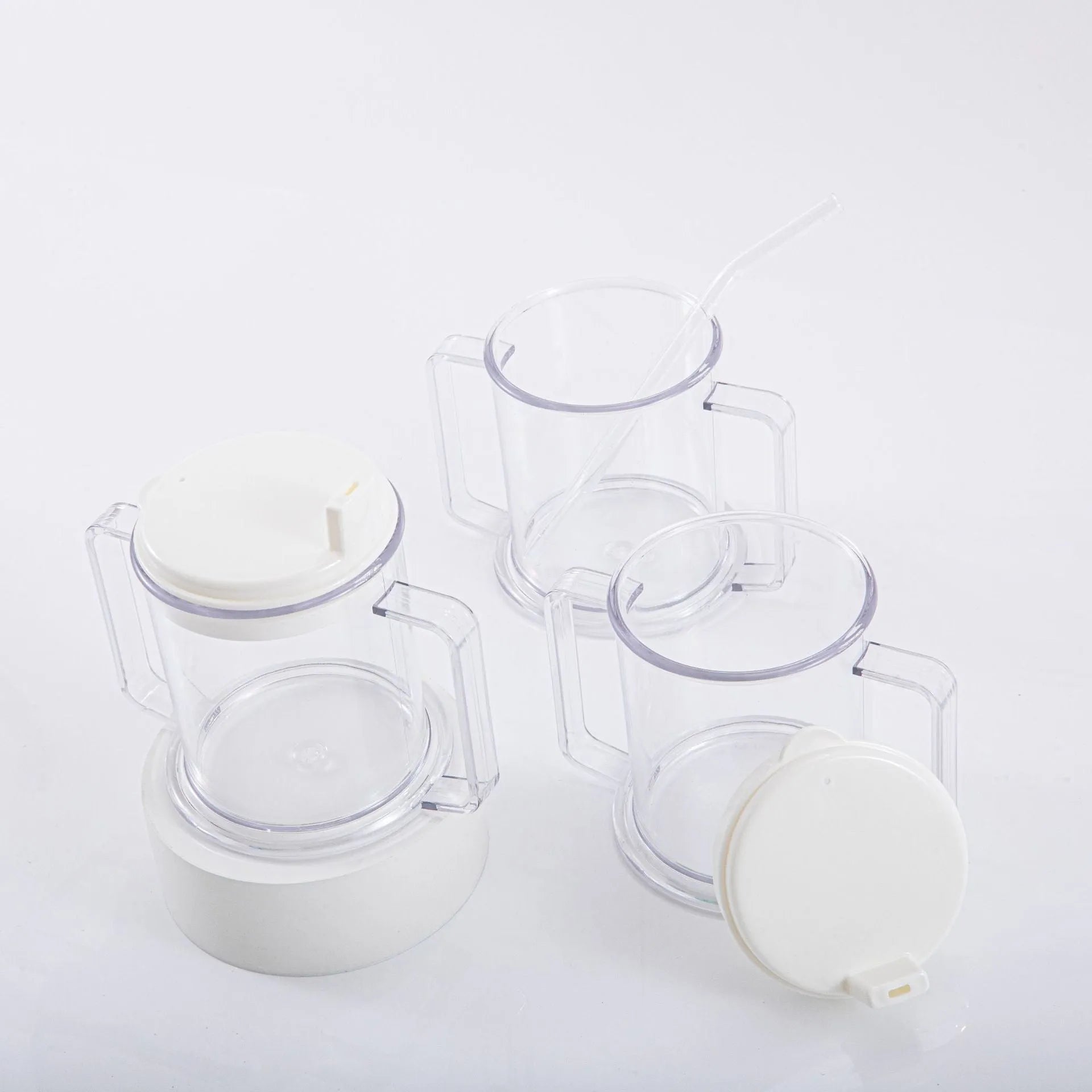 Transparent spill-proof drinking cup with 301-400ml capacity