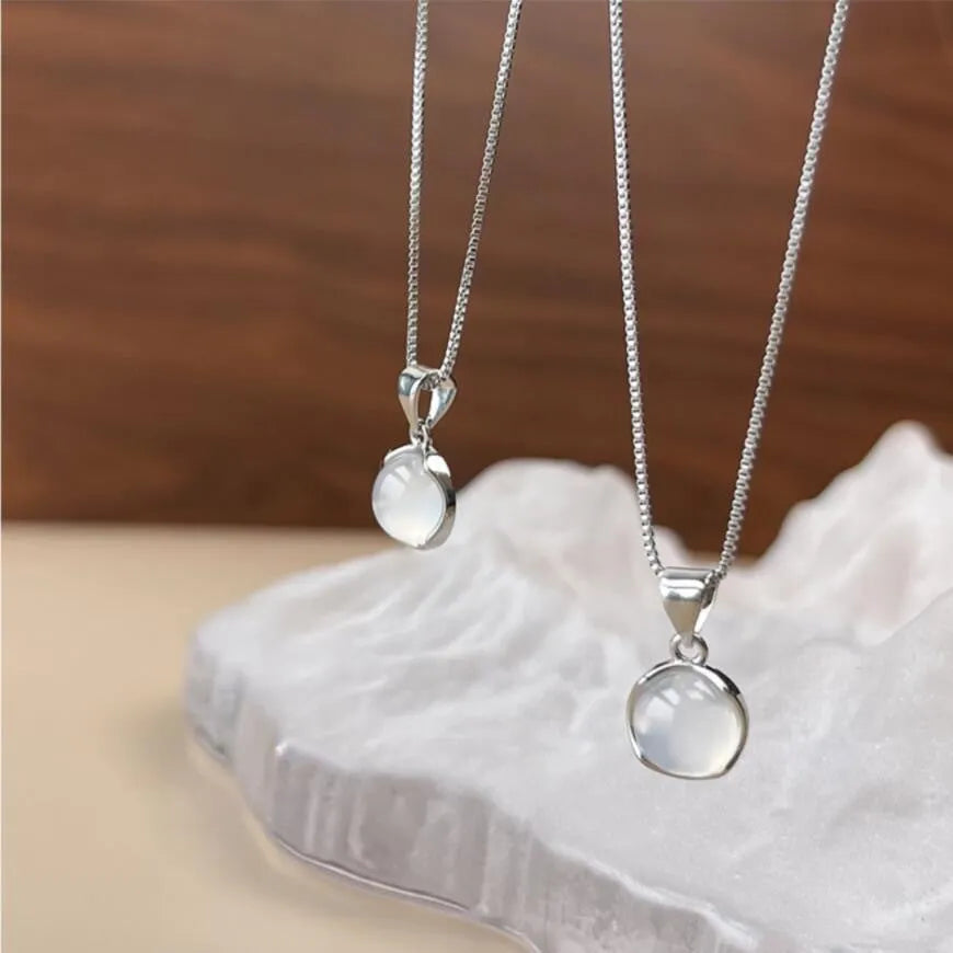 Korean-style oval pendant necklace with eight-point star artificial crystal on adjustable chain