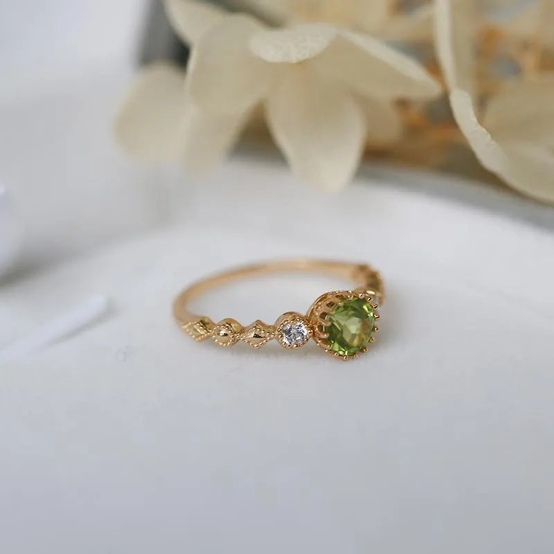 Geometric quadrilateral copper ring with imitation peridot in Japanese retro style