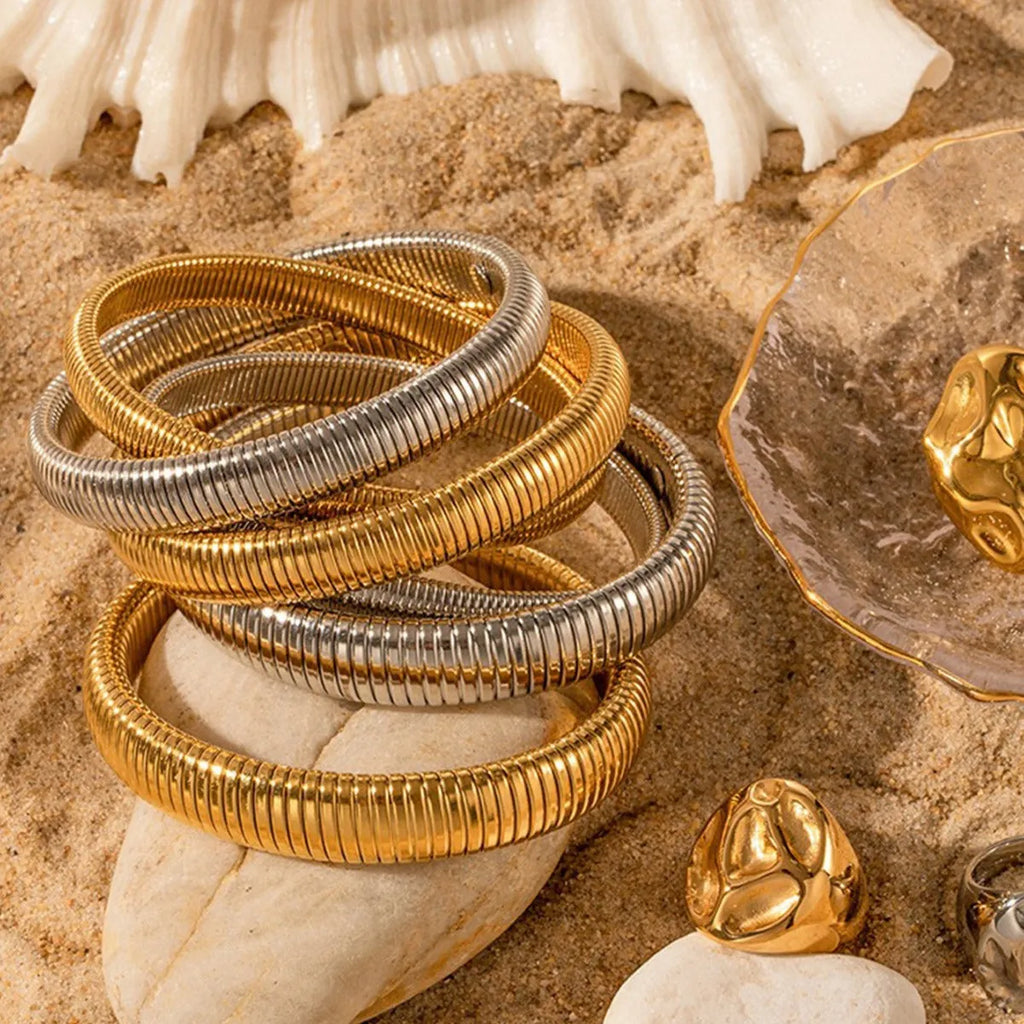 Women's titanium steel elastic bracelet with vertical stripe pattern in gold or silver colour