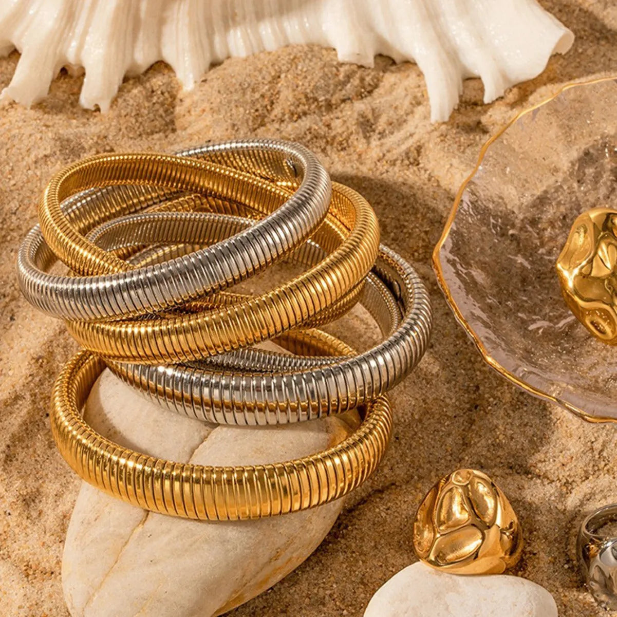 Women's titanium steel elastic bracelet with vertical stripe pattern in gold or silver colour