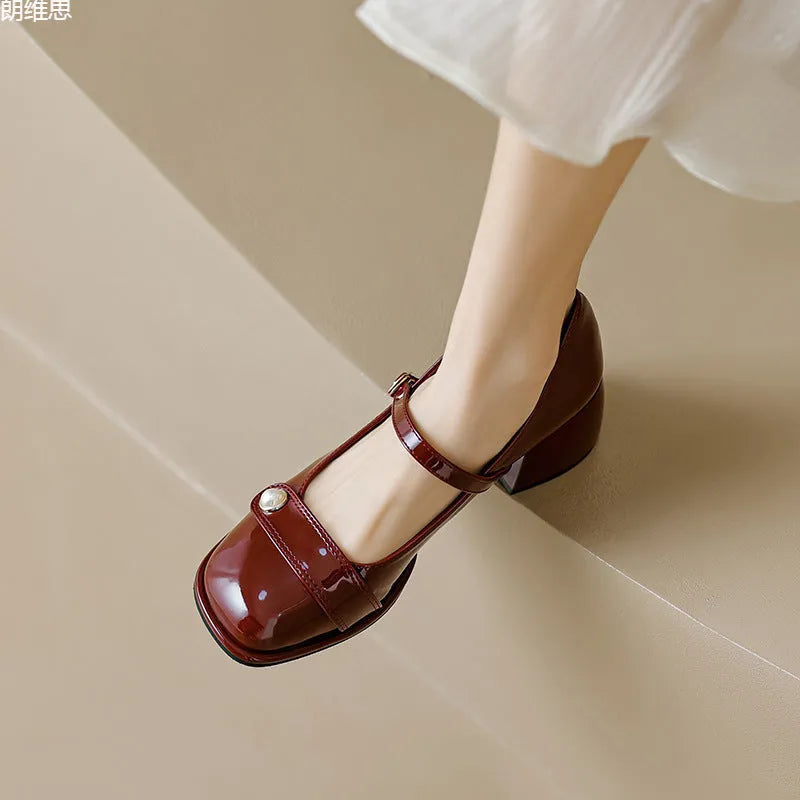 French-style chunky heel hiking pumps in patent leather with square toe and buckle