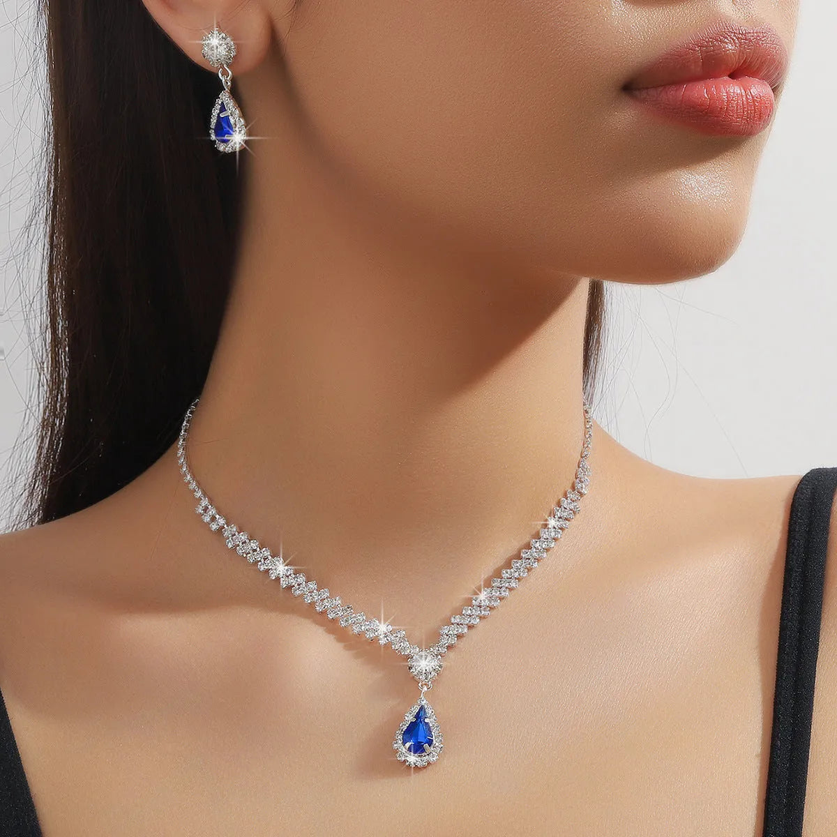 Claw chain necklace and earrings set with drop-shaped rhinestones in choice of five colours