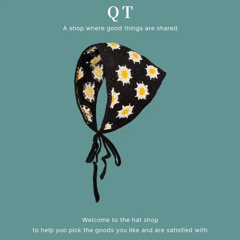 Women's cotton triangular headscarf with floral pattern in French retro style for autumn winter wear