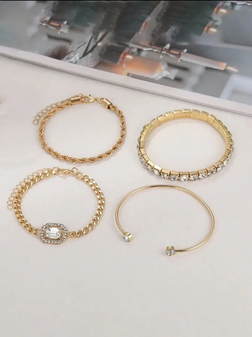 Women's retro geometric alloy jewellery 4-piece set with square diamond designs and chain detailing in gold or silver colour