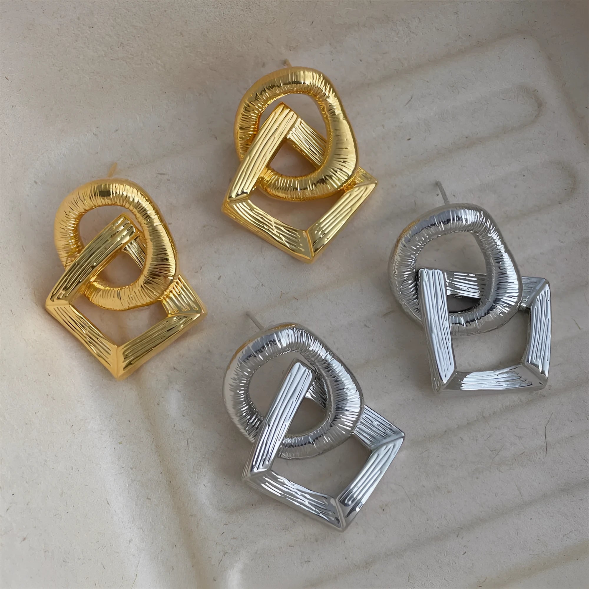 Retro geometric circle pendant earrings with 3.4 cm drop in electroplated gold or silver finish