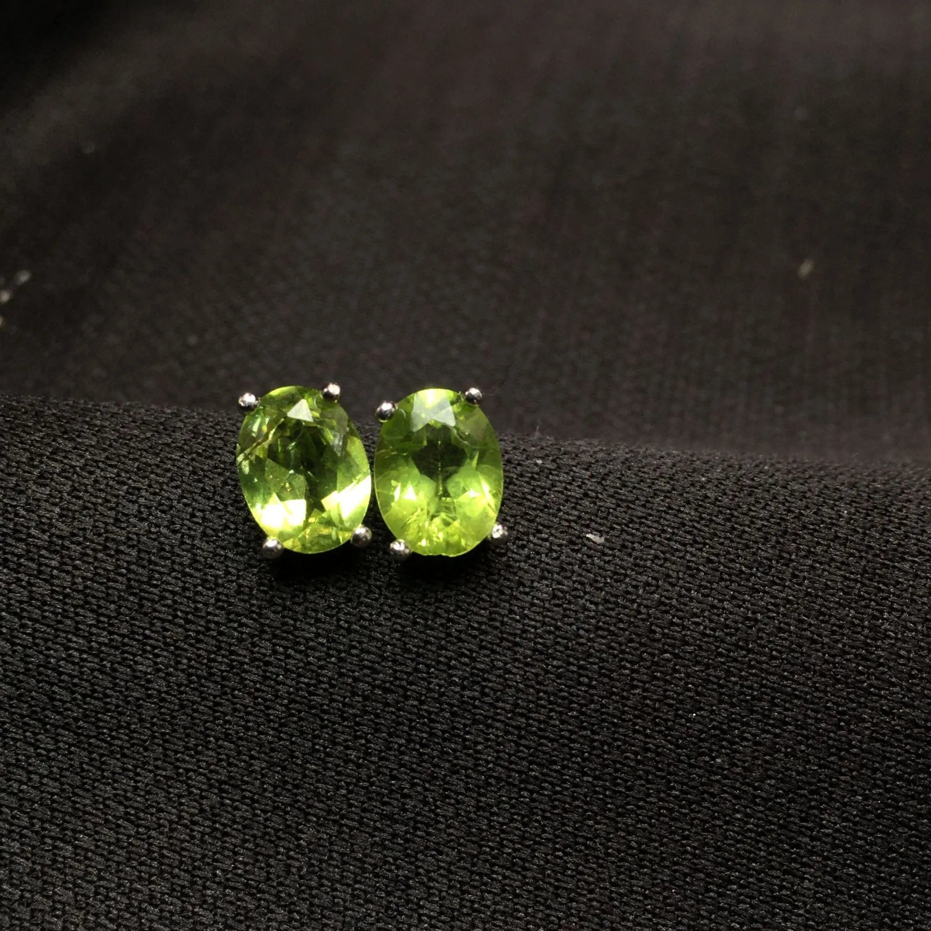 Natural grass green olivine stud earrings in S925 sterling silver with 6x8mm oval stones.