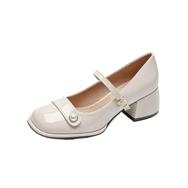 French-style chunky heel hiking pumps in patent leather with square toe and buckle