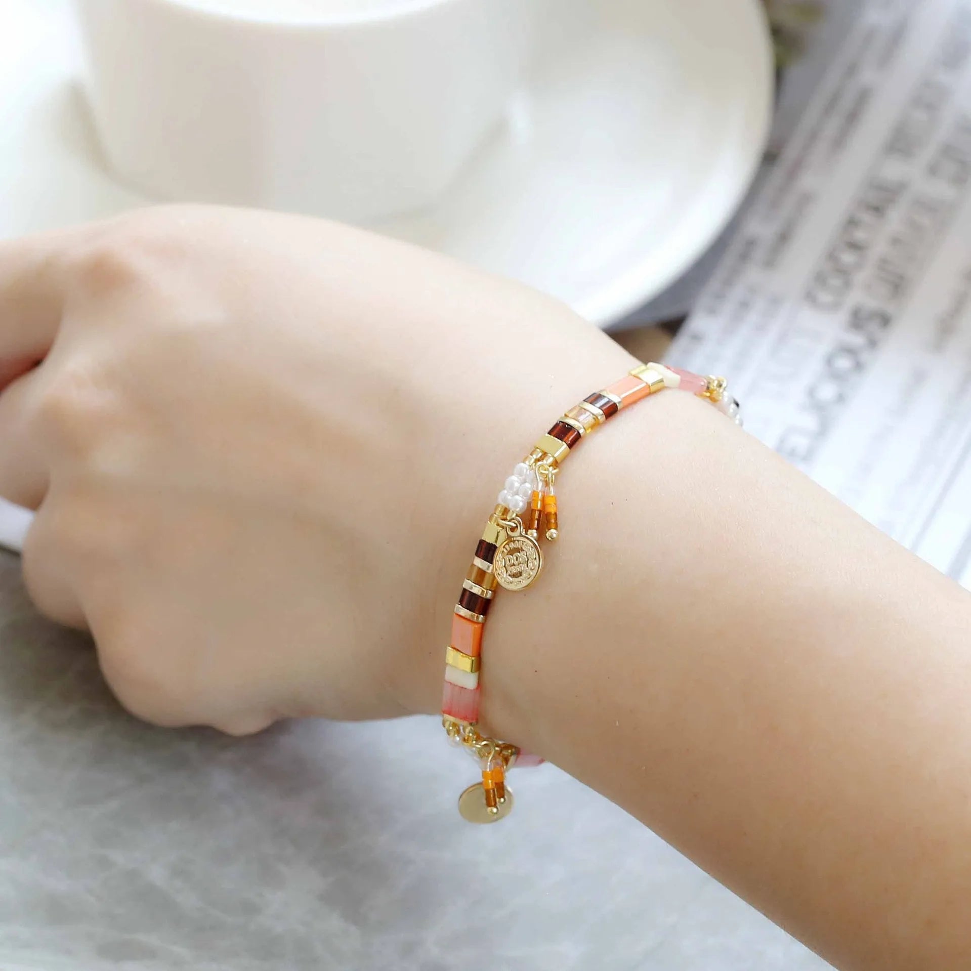 Women's handmade glass beaded bracelet with imitation pearls in pearl lifting colours