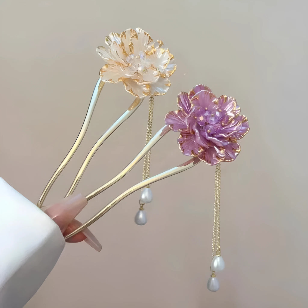 Purple and white peony flower U-shaped hairpin with tassel detail on alloy metal