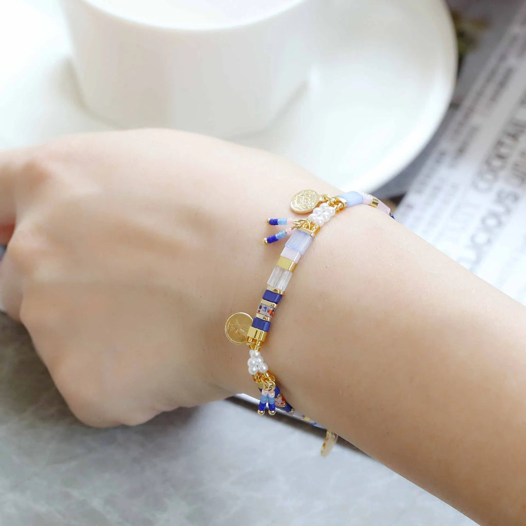 Women's handmade glass beaded bracelet with imitation pearls in pearl lifting colours