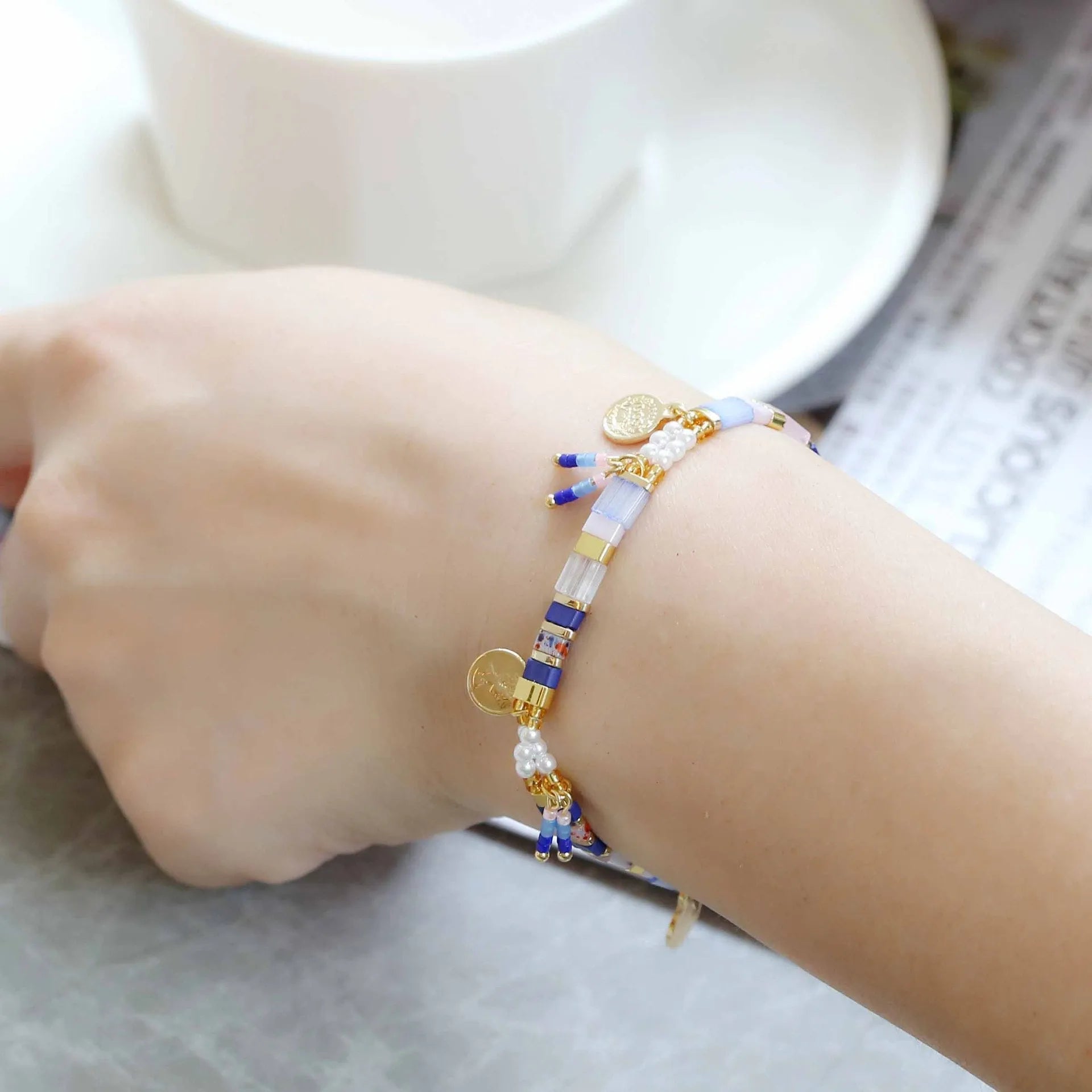 Women's handmade glass beaded bracelet with imitation pearls in pearl lifting colours